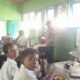 Polsek Gerung Kawal Pembagian Makan Bergizi Gratis untuk Ratusan Siswa SD di Dasan Tapen