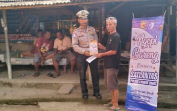 Satlantas Polres Lombok Barat Gelar Ngopi Bareng Sopir, Ajak Sopir Truk Wujudkan Kamseltibcar Lantas