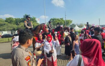 Masyarakat Antusias Rayakan HUT RI ke-80, Pasukan Berkuda Turangga Polri Jadi Perhatian Publik