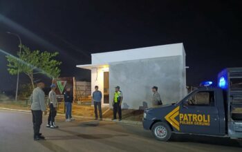 Patroli Malam Polsek Gerung Sasar Pos Kamling dan Kandang Kolektif Warga