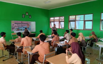 Dekatkan Diri ke Generasi Muda, Polsek Sekotong Turun ke Sekolah