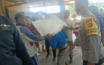 Dukung Ketahanan Pangan, Polsek Gerung Awasi Penyaluran 4,5 Ton Jagung